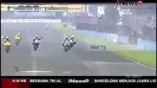 Video M FADLI Pembalap Motor Indonesia Ditabrak Saat Selebrasi Kemenangan - ARRC 2015 Sentul