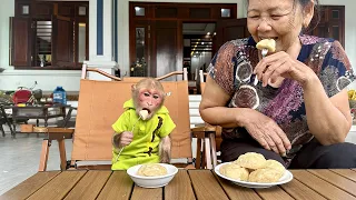 Bibi helped Grandma make a super delicious simple cake recipe from flour, eggs and milk