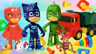 Герои в масках убирают игрушки - Видео для детей про игры с супергероями