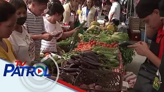 Food stamp program ng pamahalaan umarangkada na | TV Patrol