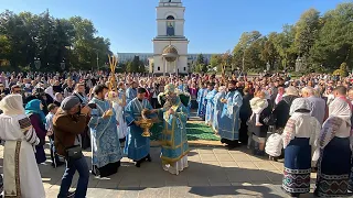 Столица Молдовы отмечает День города. На главной площади Кишинева прошли народные гуляния
