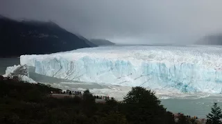 Как озеро прорывает ледник Перито-Морено в Аргентине