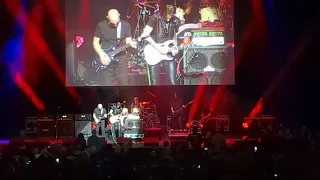 Joe Satriani & Steve Vai - "Enter Sandman (Metallica cover)" (04.18.24, The Chicago Theater)