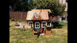 Kids Play house in the Yard / Игрушечный детский домик.