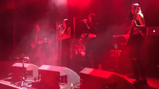 The Veronicas - Untouched live (Manchester 08-03-2015)