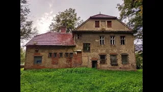 Opuštěný velký dům s paní domácí v křesle. 😺 Urbex.