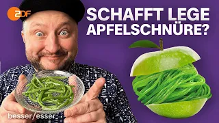 Apfel Akrobatik: Sebastian verheddert sich in den Apfelschnüren