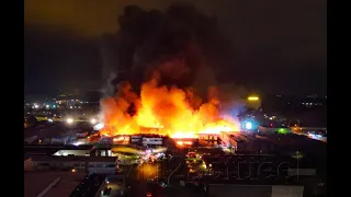 112actueel Almere - Grote Brand in bedrijfsverzamelpand Dronebeelden