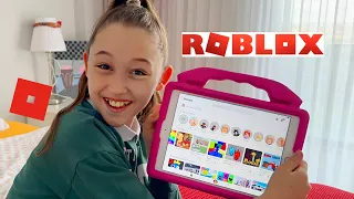 Öykü and Mom Play Roblox 3008