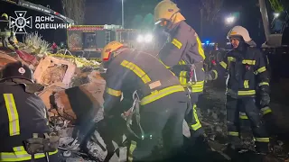 Кадри пошуково-рятувальної операції в Одесі