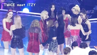 무대에서 있지 만난 트와이스 : TWICE meet ITZY on stage : JYP 친목 friendship : 직캠 fancam : ending stage