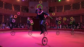 "Bike stile" - жонглёры на моноцикла (2022) FHD
