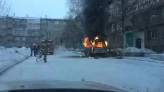 Горит авто в Ангарске 17 микр., дом 6