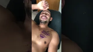 Rapaz morre durante tatuagem