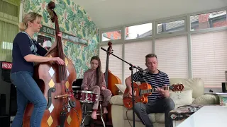 Sittin' in the balcony  - Rockabilly Family.