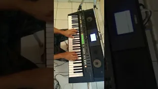 Tocando piano - Com ou sem mim ( Gustavo Mioto )