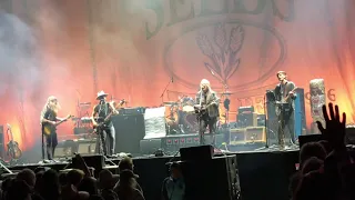 Neil Young + Promise Of The Real “Rockin’ In The Free World” LIVE! in Pasadena, CA
