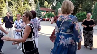 НУЖНО СЛУШАТЬ СВОЕ СЕРДЦЕ! ТАНЦЫ В ПАРКЕ ГОРЬКОГО ХАРЬКОВ