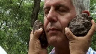 Peru: Shaman gives Anthony Bourdain a spiritual bath (Parts Unknown)