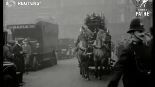 Last fire engine horses at Kensington (1921)