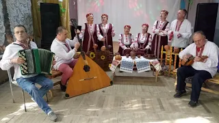 "Ой не плавай лебедоньку"