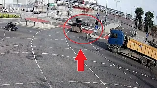 Electric scooter CRASH into passing vehicle's trailer