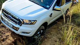 TOYOTA LEGEND 50. GD6 2.8 VS FORD RANGER RAPTOR. GOING UP HILL