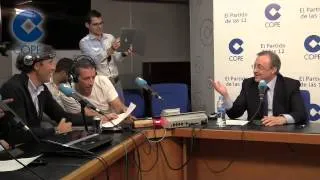 Florentino Perez singing "Hala Madrid y nada mas" at Radio COPE