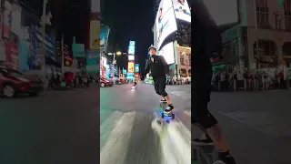 Amazing nigh ride in NYC with @esk8unity 🛹⚡️🙌 #esk8 #manhattan #nyc #timessquare