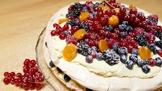 Pavlova | Früchte Pavlova | Vanillebaiser mit Sahne und Früchten | einfaches und schnelles Dessert