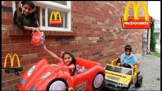 Heidi and Zidane pretend play MacDonald's Drive Through