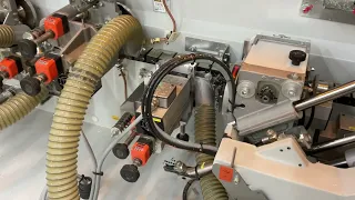 Adjusting top & bottom trimmers on edgebander