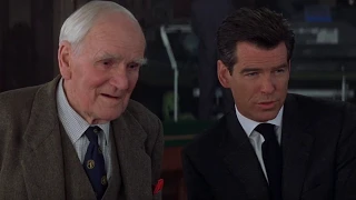 THE WORLD IS NOT ENOUGH | Desmond Llewelyn’s last scene as Q
