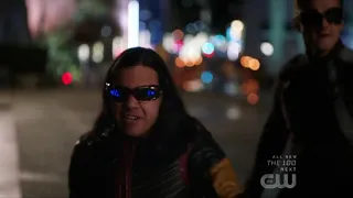 Team Flash vs Reverse Flash [The Flash 5x22]