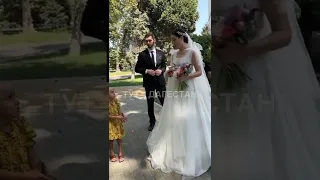 «Я не твоя мама» - Попрошайки настигают невесту в парке.