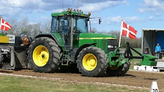 John Deere 7810 in front of the sledge getting the job done | Tractor Pulling Denmark