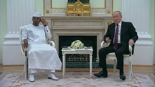 Russie : Deby rencontre Poutine, qui salue la "stabilité" au Tchad