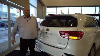 Did you know the 2018 Kia Sorento has a smart tailgate? Watch the video to learn more!