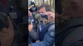 Выезд СМИ в село Мотыжин Бучанского района, где было найдено захоронение убитых мирных жителей.