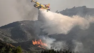 Incendios en Grecia | Un avión cisterna se estrella mientras luchaba contra las llamas