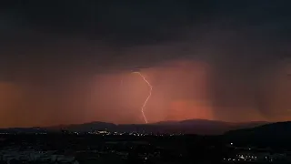 Blitze bei einem Gewitter über Linz