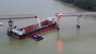 Bridge breaks after being hit by ship in south China's Guangdong