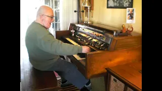 Mike Reed plays "Lulu's back in Town" on his Hammond Organ