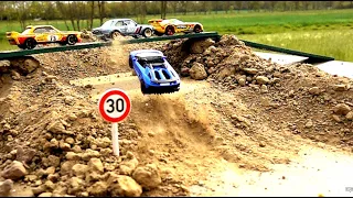 1 /64 Dynamic Diorama - Cars Truck and Police Chase - Crash Compilation Slow Motion 1000 fps #39