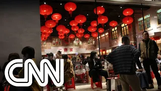 Economia da China esfria com impacto de lockdowns sobre comércios e indústria | LIVE CNN
