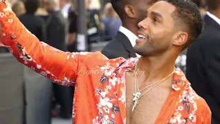 220706 Lucien Laviscount taking pictures with fans in Paris