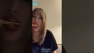 MOMO showing NAYEON's favorite snacks from MINA