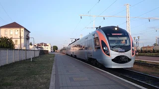 HRCS2-003 с рейсом IC+ №731 Запорожье - Киев отправляется с 3-го пути станции Знаменка-Пассажирская