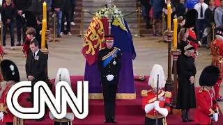 Harry e William participam de vigília do caixão da rainha Elizabeth II | CNN SÁBADO