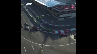 Daniel Ricciardo overtakes 3 cars in a curve | #AzerbaijanGP 2017 | Formula 1